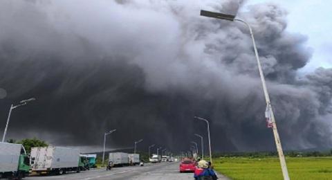 More than 300 families evacuate in Philippines due to ashfall from volcano